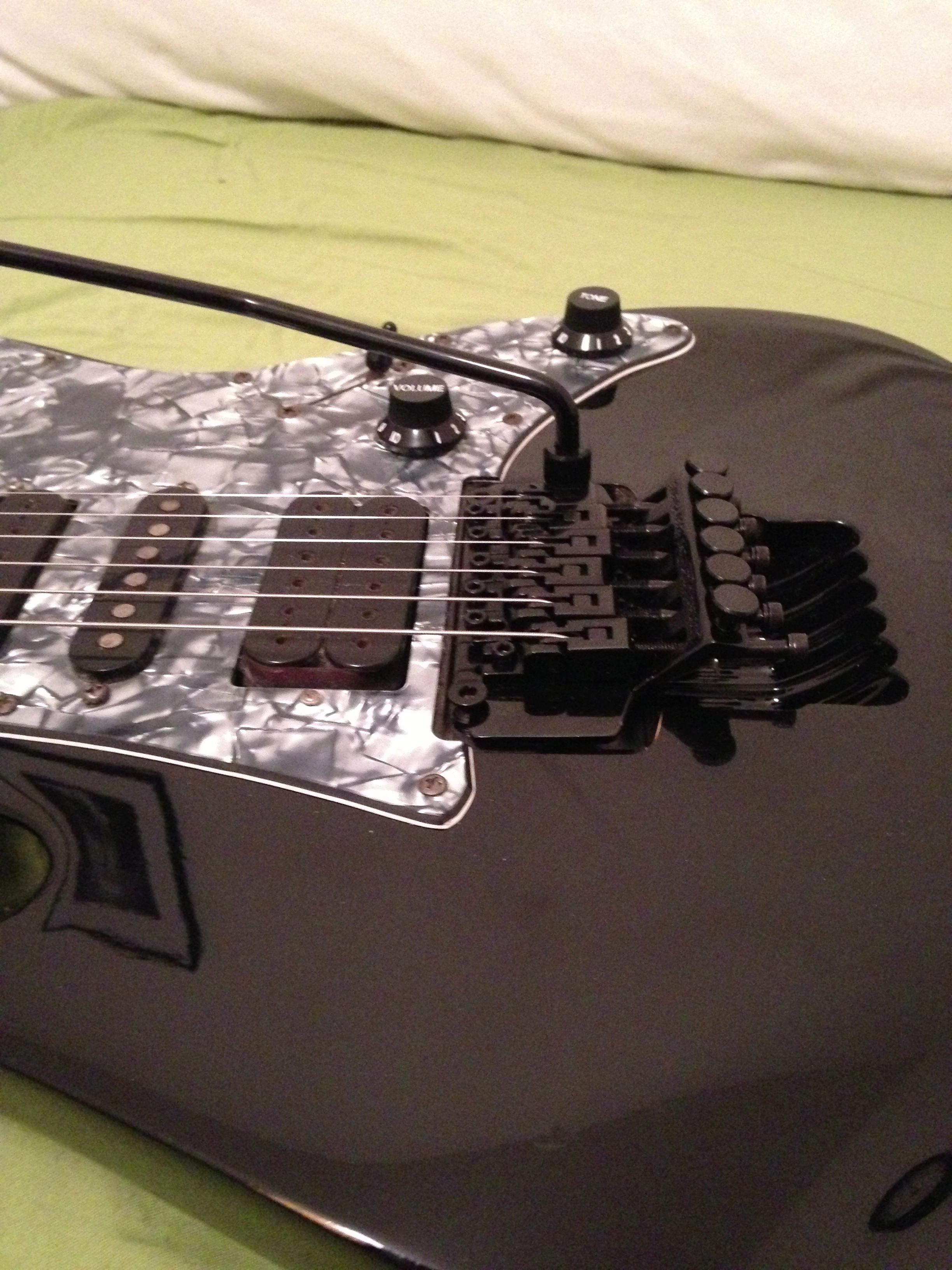 My Ibanez Jem 555 switch-job: out with the Lo-TRS II – in with an original Floyd Rose Tremolo as – SebastianKeil.de